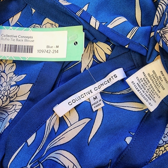 Collective Concepts Floral Print Top Medium Blue and White NWT - Picture 4 of 5